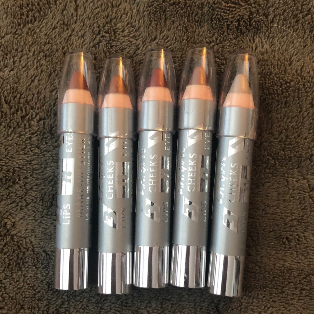 Set of five three and one lips cheeks and eyes